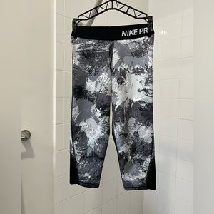Girls Nike Pro Calf-Length Leggings Size Large